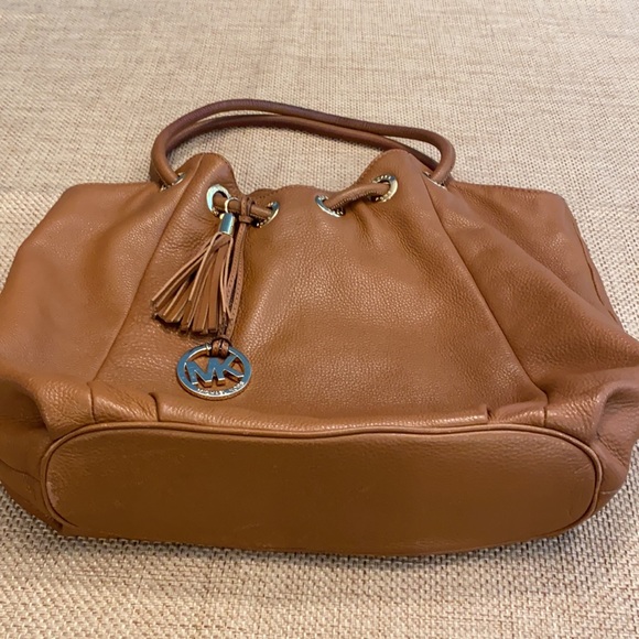 Michael Kors Astor grommet ring tote in brown leather - Picture 2 of 8